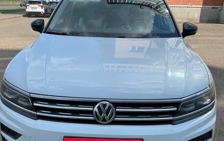 Volkswagen Tiguan II, 2019 год, 2 400 000 рублей, 3 фотография