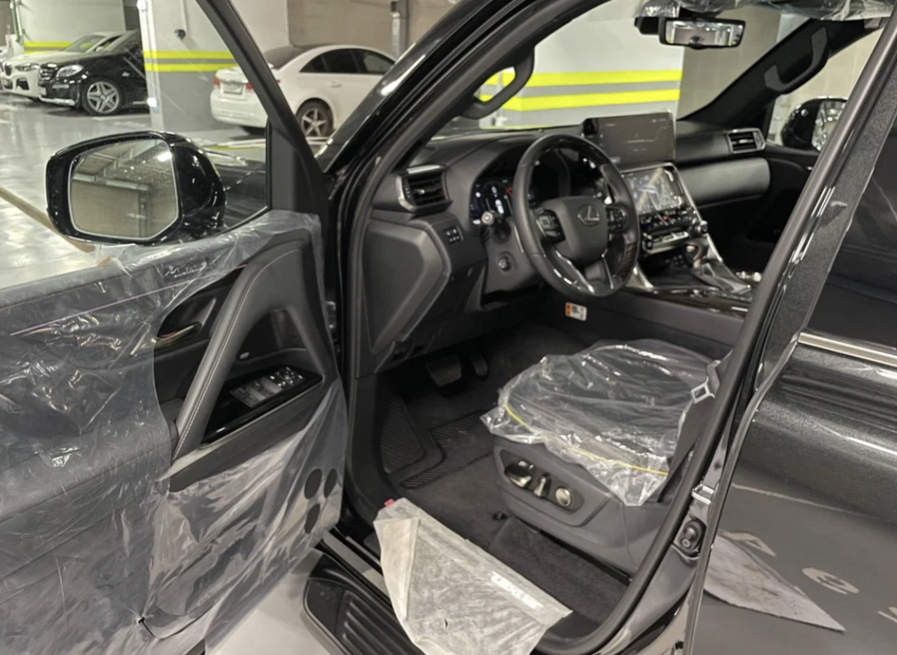 Lexus LX III рестайлинг 2, 2025 год, 20 000 000 рублей, 5 фотография