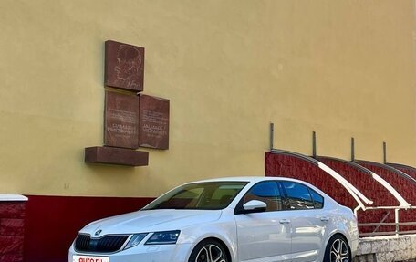 Skoda Octavia, 2018 год, 1 990 000 рублей, 3 фотография