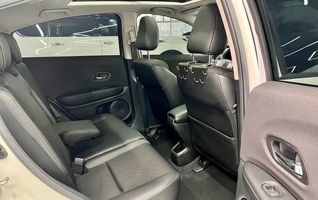 Honda Vezel, 2022 год, 1 600 000 рублей, 16 фотография