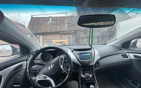 Hyundai Elantra V, 2012 год, 700 000 рублей, 2 фотография