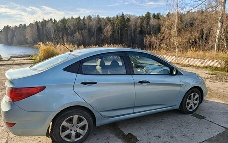 Hyundai Solaris II рестайлинг, 2013 год, 750 000 рублей, 4 фотография