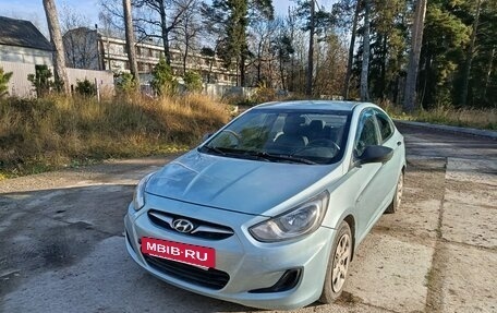 Hyundai Solaris II рестайлинг, 2013 год, 750 000 рублей, 2 фотография
