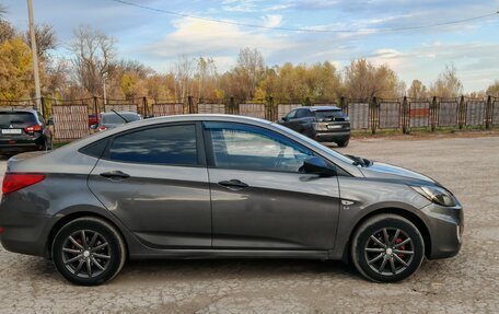 Hyundai Solaris II рестайлинг, 2012 год, 850 000 рублей, 16 фотография