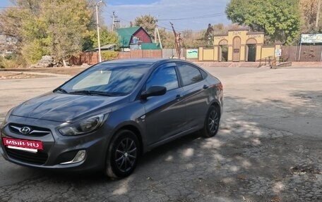 Hyundai Solaris II рестайлинг, 2012 год, 850 000 рублей, 19 фотография