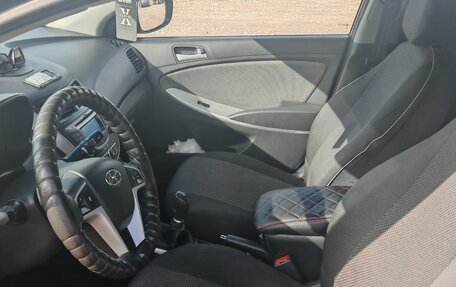 Hyundai Solaris II рестайлинг, 2012 год, 850 000 рублей, 32 фотография