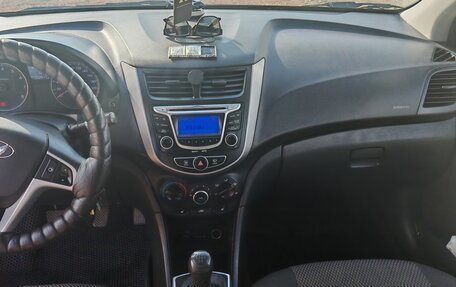 Hyundai Solaris II рестайлинг, 2012 год, 850 000 рублей, 31 фотография