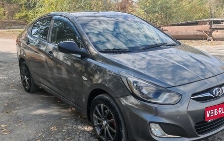 Hyundai Solaris II рестайлинг, 2012 год, 850 000 рублей, 29 фотография