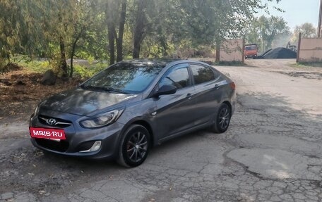 Hyundai Solaris II рестайлинг, 2012 год, 850 000 рублей, 33 фотография