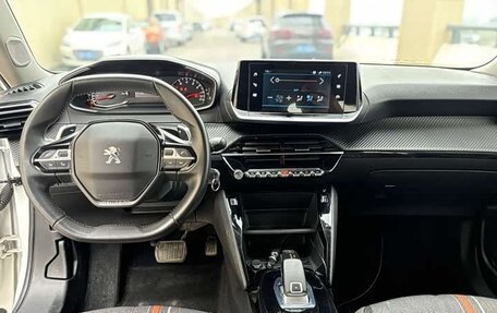 Peugeot 2008 II, 2021 год, 1 190 000 рублей, 2 фотография