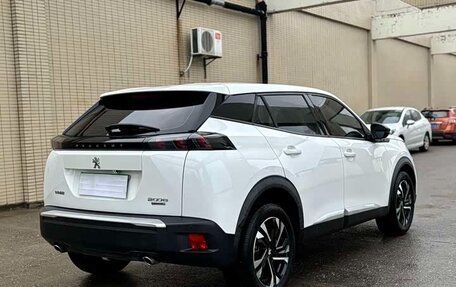 Peugeot 2008 II, 2021 год, 1 190 000 рублей, 4 фотография