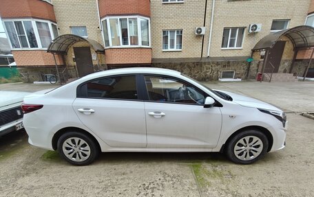 KIA Rio IV, 2021 год, 1 600 000 рублей, 3 фотография