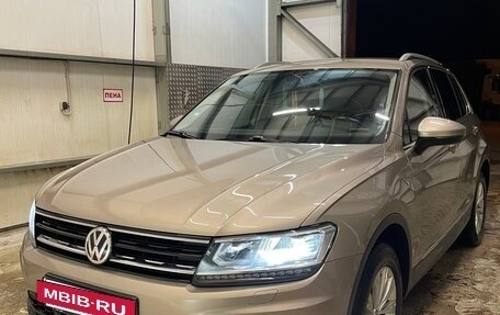 Volkswagen Tiguan II, 2018 год, 1 999 999 рублей, 2 фотография