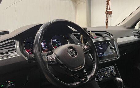 Volkswagen Tiguan II, 2018 год, 1 999 999 рублей, 8 фотография