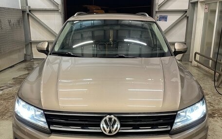 Volkswagen Tiguan II, 2018 год, 1 999 999 рублей, 3 фотография