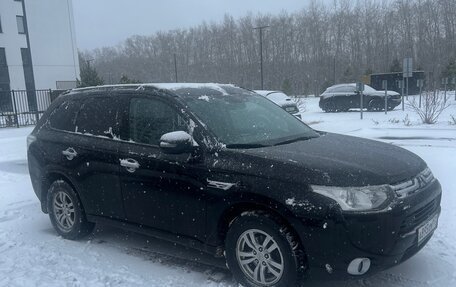 Mitsubishi Outlander III рестайлинг 3, 2013 год, 1 550 000 рублей, 2 фотография