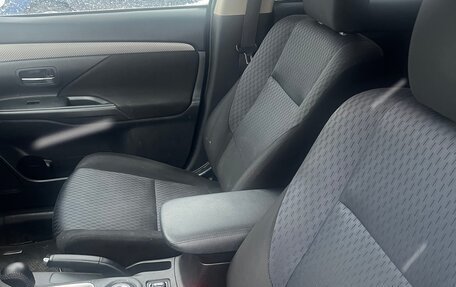 Mitsubishi Outlander III рестайлинг 3, 2013 год, 1 550 000 рублей, 8 фотография