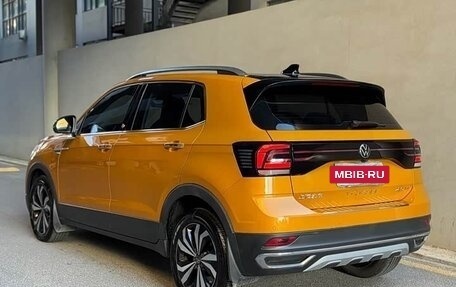 Volkswagen T-Roc I, 2021 год, 1 855 000 рублей, 3 фотография