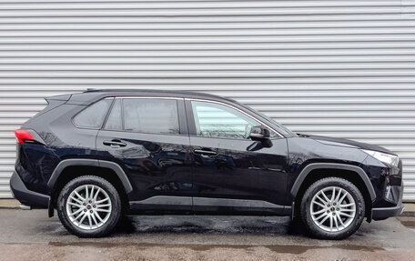 Toyota RAV4, 2019 год, 3 370 000 рублей, 4 фотография