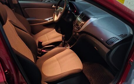 Hyundai Solaris II рестайлинг, 2011 год, 690 000 рублей, 17 фотография