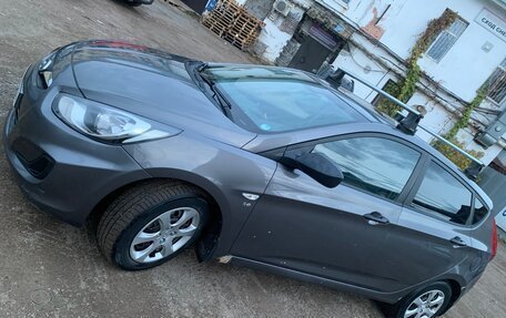 Hyundai Solaris II рестайлинг, 2012 год, 710 000 рублей, 2 фотография