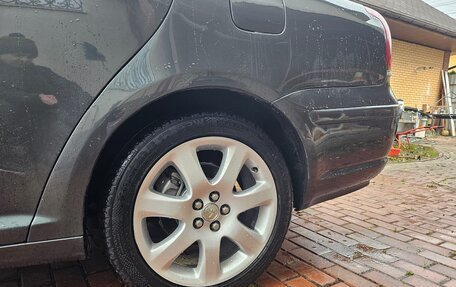 Toyota Avensis III рестайлинг, 2007 год, 1 350 000 рублей, 36 фотография