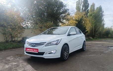 Hyundai Solaris II рестайлинг, 2015 год, 1 000 000 рублей, 1 фотография