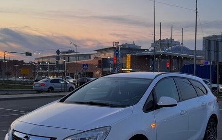 Opel Astra J, 2012 год, 900 000 рублей, 1 фотография