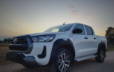 Toyota Hilux VIII, 2021 год, 2 350 000 рублей, 3 фотография