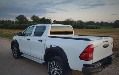 Toyota Hilux VIII, 2021 год, 2 350 000 рублей, 6 фотография