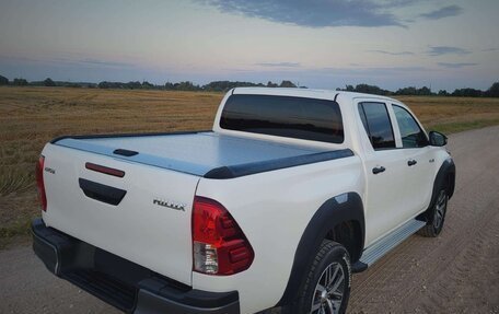 Toyota Hilux VIII, 2021 год, 2 350 000 рублей, 8 фотография