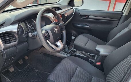 Toyota Hilux VIII, 2021 год, 2 350 000 рублей, 10 фотография