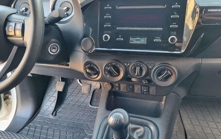 Toyota Hilux VIII, 2021 год, 2 350 000 рублей, 12 фотография