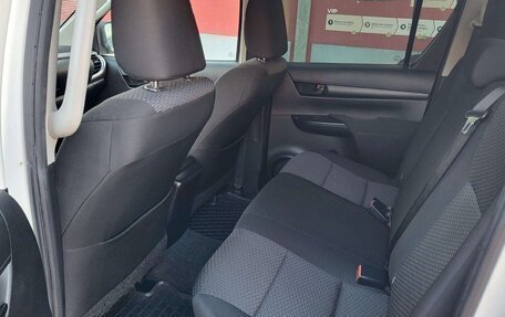 Toyota Hilux VIII, 2021 год, 2 350 000 рублей, 15 фотография