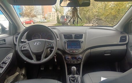 Hyundai Solaris II рестайлинг, 2015 год, 1 000 000 рублей, 8 фотография