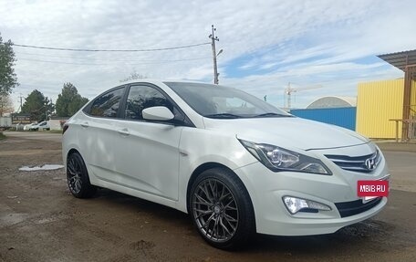 Hyundai Solaris II рестайлинг, 2015 год, 1 000 000 рублей, 3 фотография