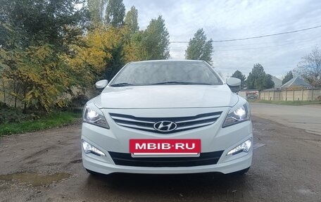 Hyundai Solaris II рестайлинг, 2015 год, 1 000 000 рублей, 2 фотография