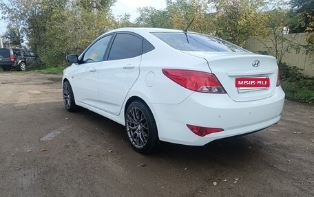 Hyundai Solaris II рестайлинг, 2015 год, 1 000 000 рублей, 6 фотография