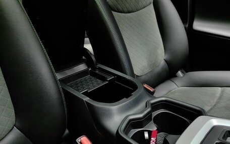 Toyota RAV4, 2025 год, 4 350 000 рублей, 31 фотография