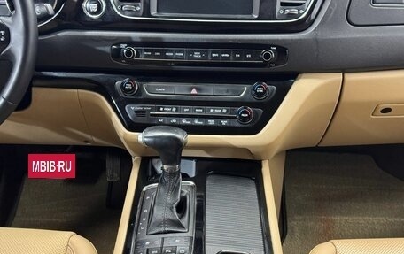 KIA Carnival III, 2016 год, 2 499 000 рублей, 14 фотография