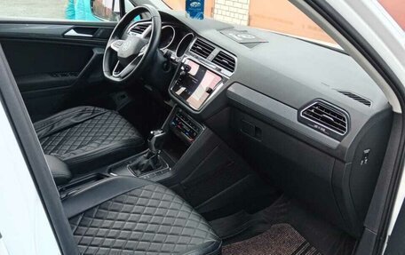 Volkswagen Tiguan II, 2021 год, 2 900 000 рублей, 6 фотография