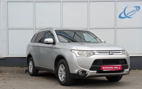 Mitsubishi Outlander III рестайлинг 3, 2014 год, 1 380 000 рублей, 5 фотография