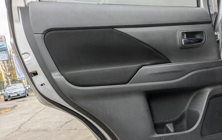 Mitsubishi Outlander III рестайлинг 3, 2014 год, 1 380 000 рублей, 13 фотография