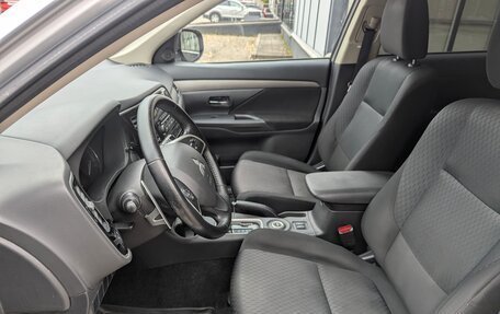 Mitsubishi Outlander III рестайлинг 3, 2014 год, 1 380 000 рублей, 17 фотография