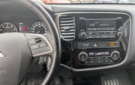 Mitsubishi Outlander III рестайлинг 3, 2014 год, 1 380 000 рублей, 19 фотография