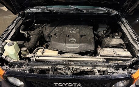 Toyota FJ Cruiser, 2006 год, 2 350 000 рублей, 23 фотография