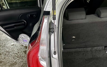 Toyota Aqua I, 2017 год, 1 050 000 рублей, 7 фотография