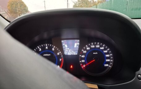 Hyundai Solaris II рестайлинг, 2011 год, 570 000 рублей, 9 фотография