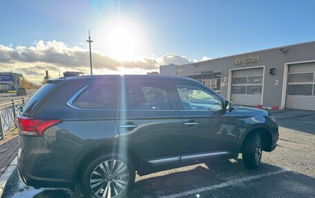 Mitsubishi Outlander III рестайлинг 3, 2021 год, 3 390 000 рублей, 11 фотография