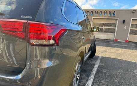 Mitsubishi Outlander III рестайлинг 3, 2021 год, 3 390 000 рублей, 20 фотография